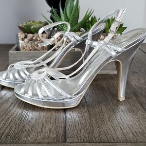 BCBG Paris 'Zac' high heels size 7.5 medium